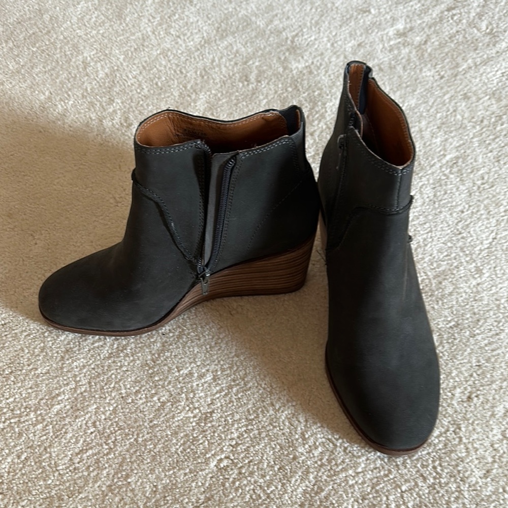 Lucky Brand Women's Charcoal Gray Ankle Boots